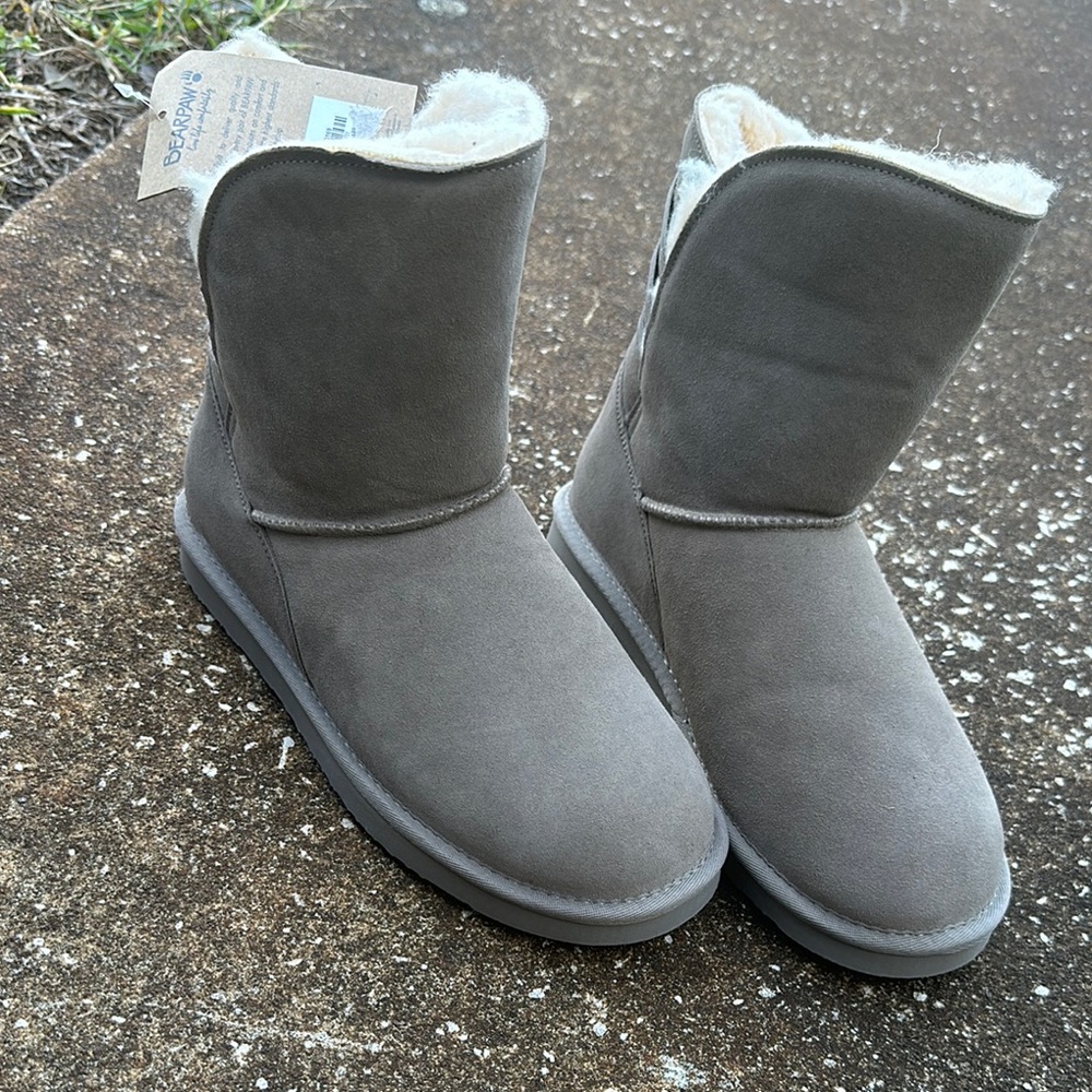 Women’s Bear-paw SHORTIE/MID Boots. SIZE 11 *NEW*